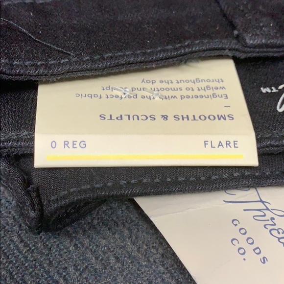 Universal Threads Flare Jeans - Picture 7 of 7